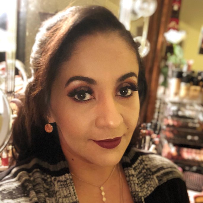 Liss3tt's tweet photo. My new year eve makeup look! 💄 https://t.co/HPElz7pqA3