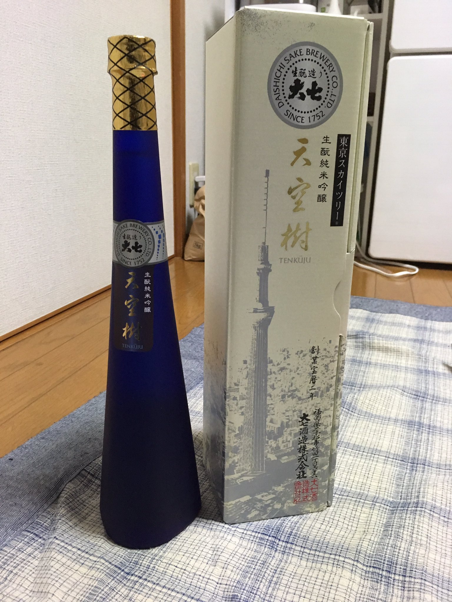 Twitter এ まめ たまには美味しかった物を紹介してみる 東京スカイツリーに売ってる日本酒 天空樹 非常に飲みやすく 500mlと少なめなのが勿体無い 瓶がオシャレで贈り物にもオススメ 何故ならこれ貰い物で貰ったときにテンションが上がったからw T Co