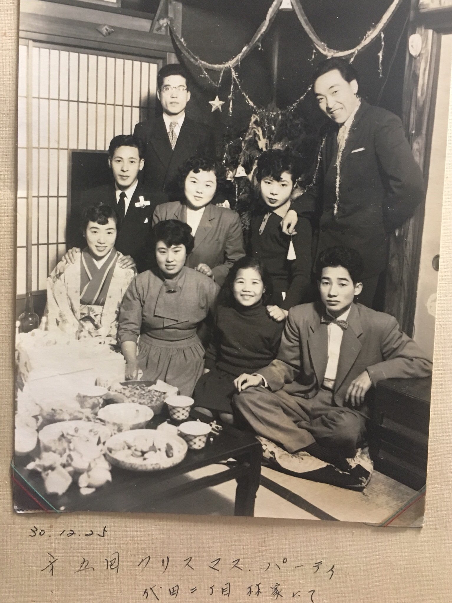 りさち サンクス Piw Luxe Sur Twitter 遠めの親戚にあたるおばあちゃんのお宅に遊びに行って 実の祖父や祖母の昔のお話し聞いたりお写真みたり よき日曜 この時代にクリスマスパーティー しかも既に第5回 おじいちゃんイケメンだし おなか抱え