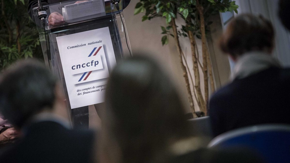 franceinfo's tweet photo. Un ancien rapporteur de la commission des comptes de campagne dénonce un système opaque et des "dysfonctionnements"

https://t.co/UZphOYeCIT https://t.co/MWzxZGK3oG