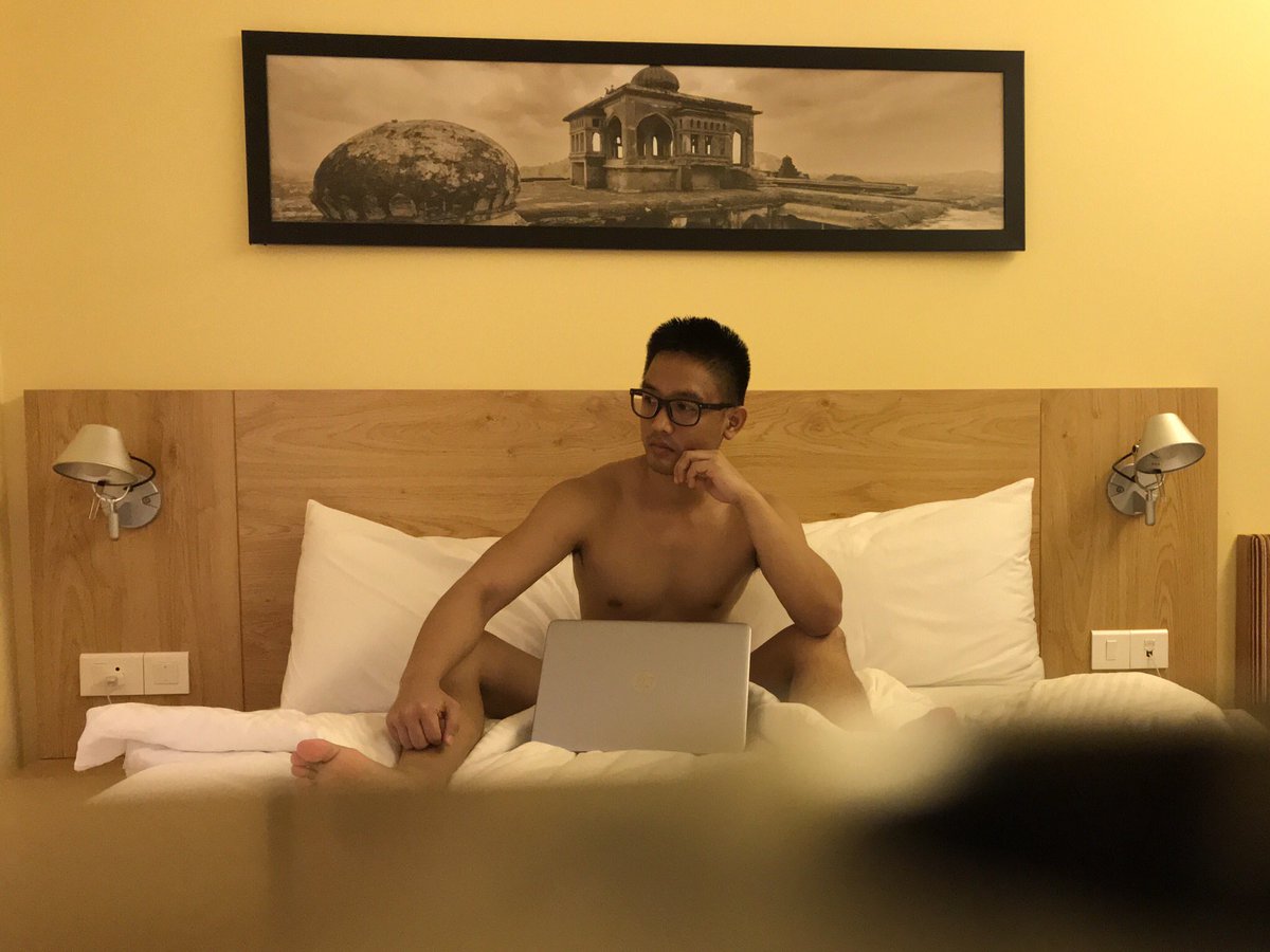 EMILundress's tweet photo. I chest me! https://t.co/nhNoo9Ll3R