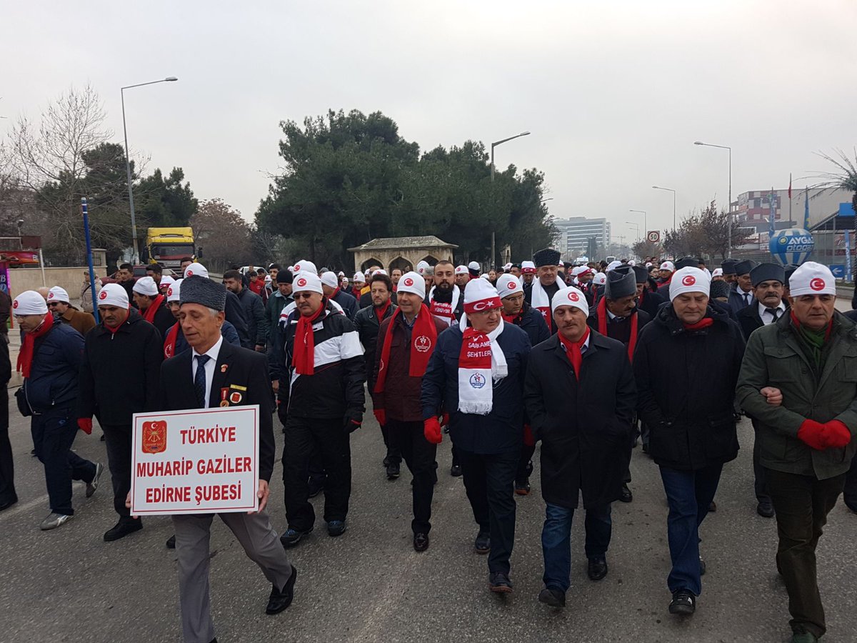 GSB_EdirneGM's tweet photo. Şehadetlerinin 103. yılında; Allahuekber Dağları'nın kardelen çiçekleri, Sarıkamış Şehitlerimizi anmak için genci, yaşlısı yüzlerce insanla yürüdük. 
#SarıkamışıUnutma https://t.co/tYGXvcxrIC