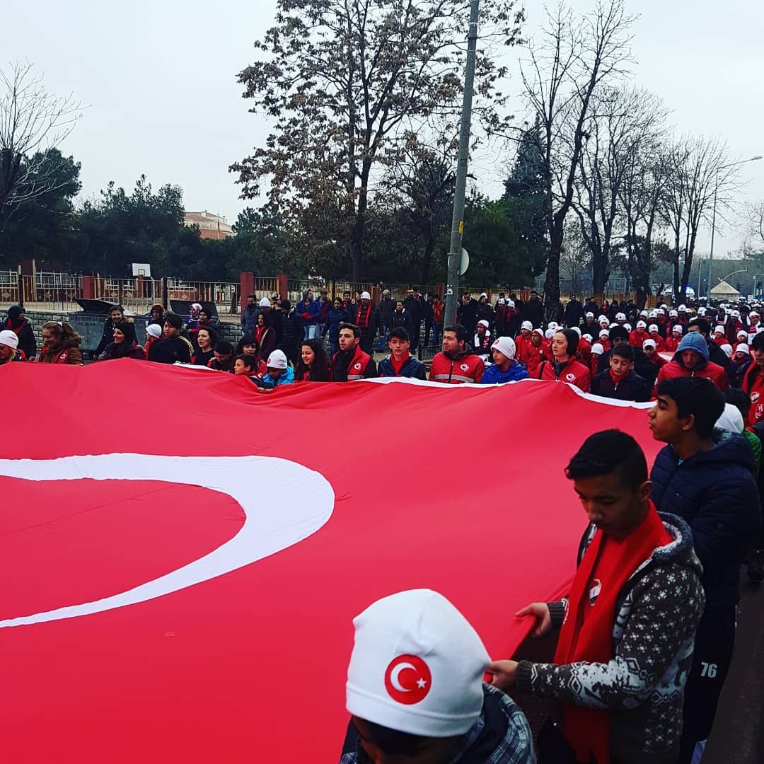 GSB_EdirneGM's tweet photo. Şehadetlerinin 103. yılında; Allahuekber Dağları'nın kardelen çiçekleri, Sarıkamış Şehitlerimizi anmak için genci, yaşlısı yüzlerce insanla yürüdük. 
#SarıkamışıUnutma https://t.co/tYGXvcxrIC