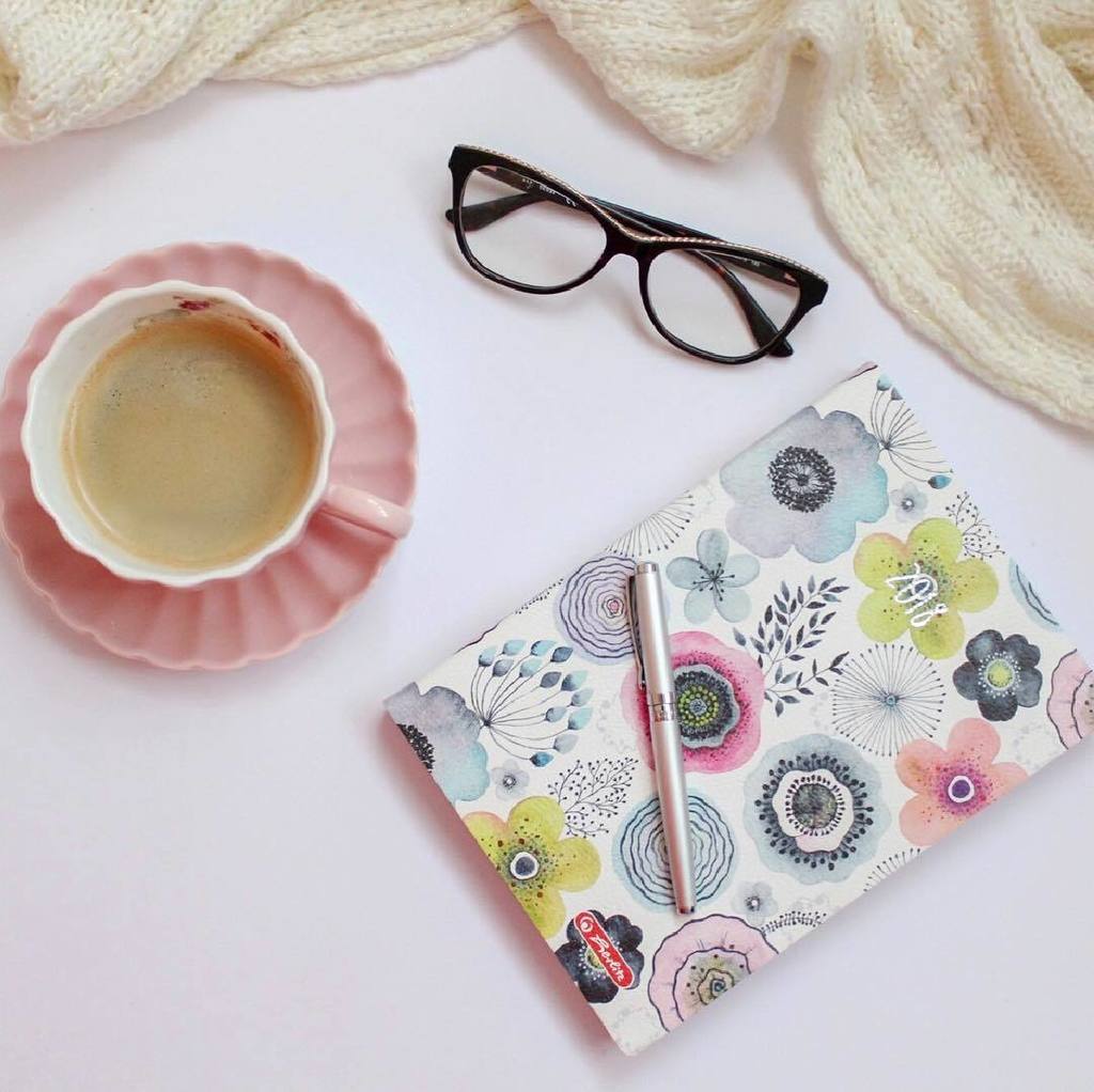 TalposRomina's tweet photo. Buna dimineata! E Duminica si e ziua aceea dinainte de Luni, in care te pregatesti pentru job dupa o vacanta. Cafea, agenda si un an mai organizat sa fie!
_________
#coffeeflatlay #agenda #planner #coffee #morning #sunday #weekend #lifestyle #lifestylebl⦠https://t.co/b9BPYh0lJR https://t.co/yHceD3CWa8