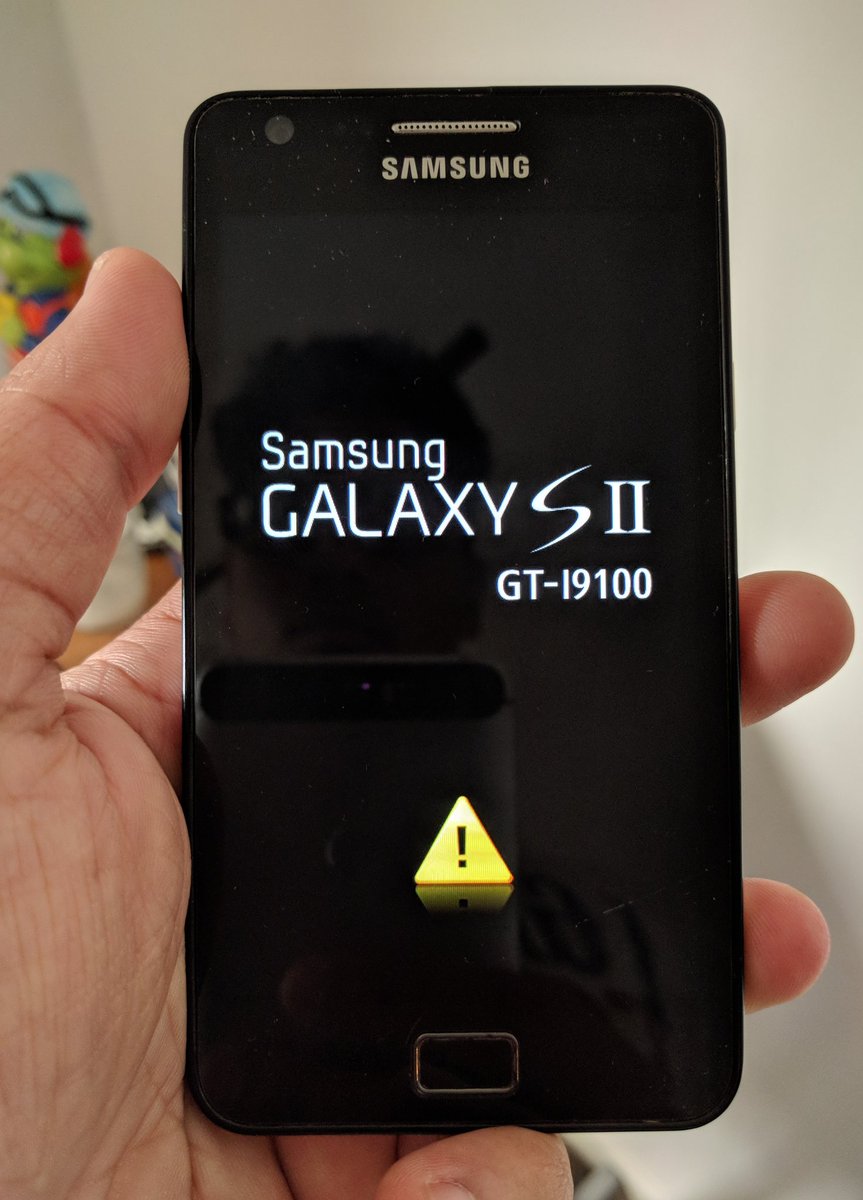 mzone1510's tweet image. And she lives! One of the best devices I owned... time to resurrect it and see how she fares after 7 years of release #Samsung #galaxys2 #androidfan