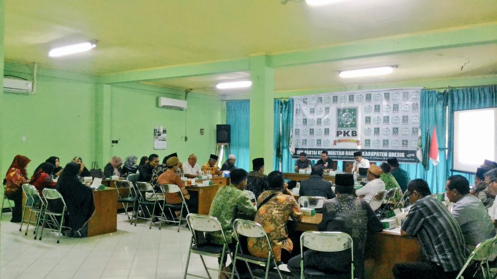 Rapat Konsolidasi Partai Persiapan Pemilu 2019 dibuka Langsung Oleh Sekretaris <a href="/DPCPKBGresik/">DPC PKB Gresik</a> <a href="/ImronRosyadiNU/">Imron Rosyadi</a> . 
<a href="/DPP_PKB/">DPP PKB</a> <a href="/LPP_PKBGresik/">LPP PKB Gresik</a>