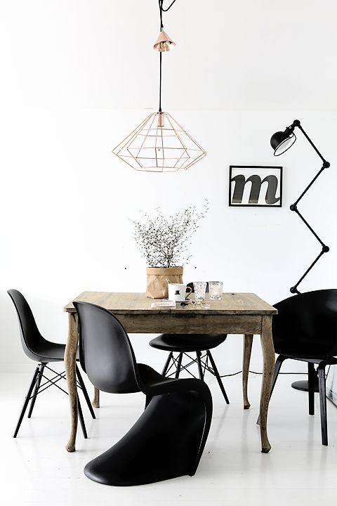 restandhome's tweet photo. "Black is the new black" ⚫️ hoy en el #Blog os hablamos sobre el black code o cómo decorar integrando muebles en negro para crear espacios elegantes y únicos.  
👉🏼  https://t.co/psDxHZZhwX https://t.co/Ro7BA66MGD