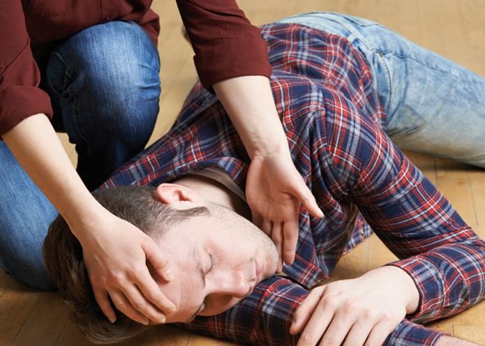 epilepsysociety's tweet photo. Here is important information on how to deliver first aid for all #seizure types https://t.co/5Abbj81x1U #epilepsy @NHSEngland https://t.co/P0ux5alCog