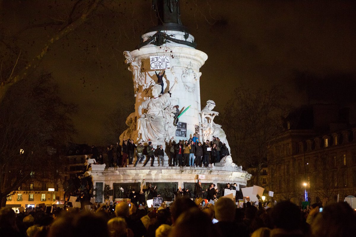 Paris's tweet photo. Nous ne les oublions pas. Et rappelons-nous que la liberté de la presse est un principe fondamental de nos démocraties, défendons-le. ✏️ 🖌 🖊  

#ParisSeSouvient #JeSuisCharlie #ParisUni https://t.co/2HnAjAg6b5