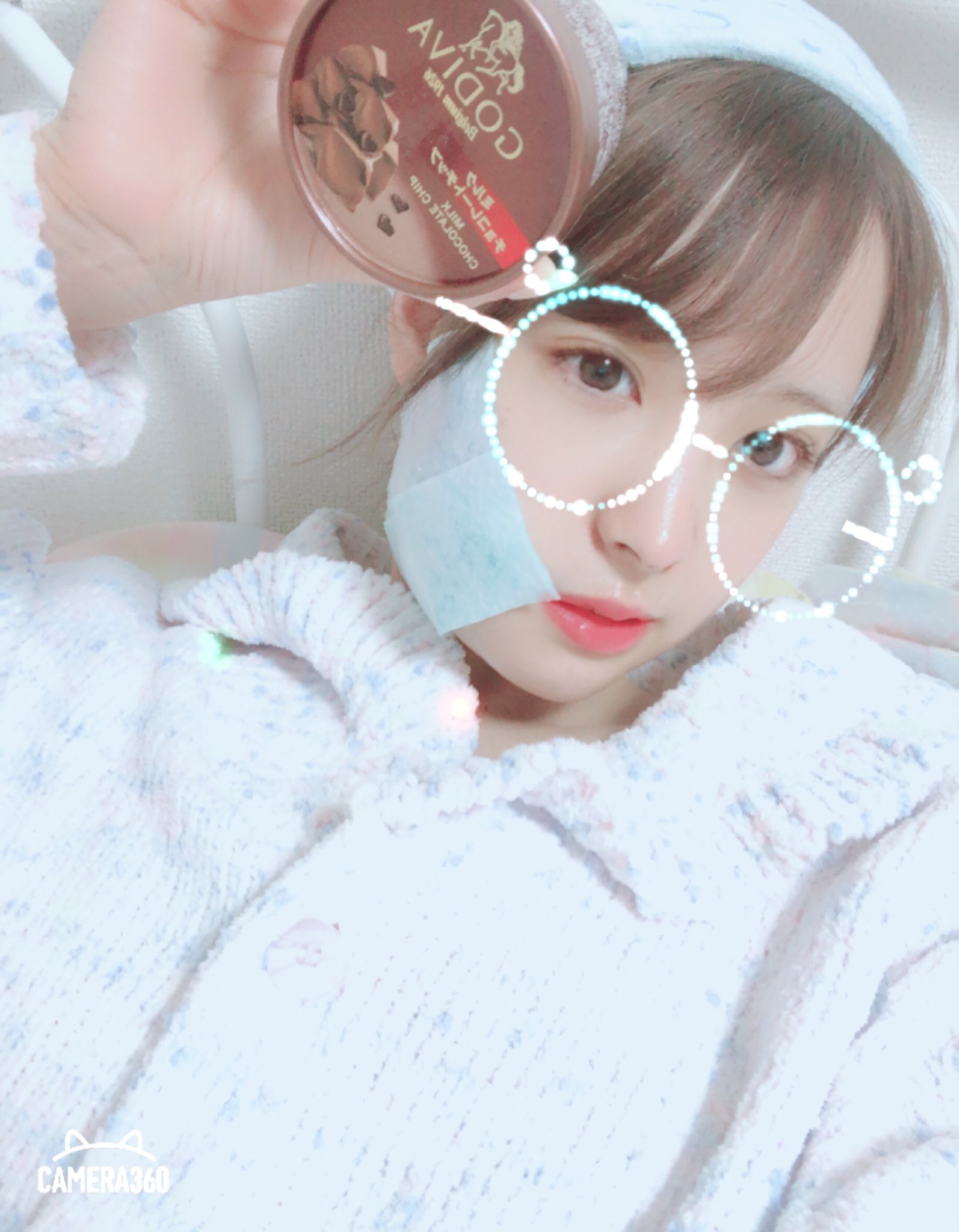 桃乃木かな 腫れのピーク3日目 だんだん痛み始めたけど冷えピタで冷やすの楽だ あと最近コンビニで見るgodivaのミルクチョコレートチップアイスのチョコチップがパリパリで美味しい セブンの冷凍焼き餃子もすき T Co O7cylfsaek Twitter