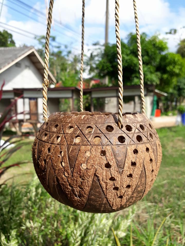 Handcraftsbyyuc's tweet image. handmadebyyucrackHanging Flower Baskets Coconut Plant Basin Coconut Shell Hanging Basket Flower Pot for Balcony Decoration. #coconutshellhandicrafts #coconutshells #handmadepots #handmade #diy #diycoconutshell #diypots #gardens #hangingpots #holdersflower #indoorgardens