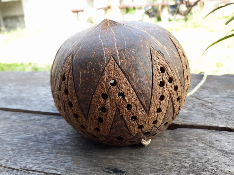 Handcraftsbyyuc's tweet image. handmadebyyucrackHanging Flower Baskets Coconut Plant Basin Coconut Shell Hanging Basket Flower Pot for Balcony Decoration. #coconutshellhandicrafts #coconutshells #handmadepots #handmade #diy #diycoconutshell #diypots #gardens #hangingpots #holdersflower #indoorgardens
