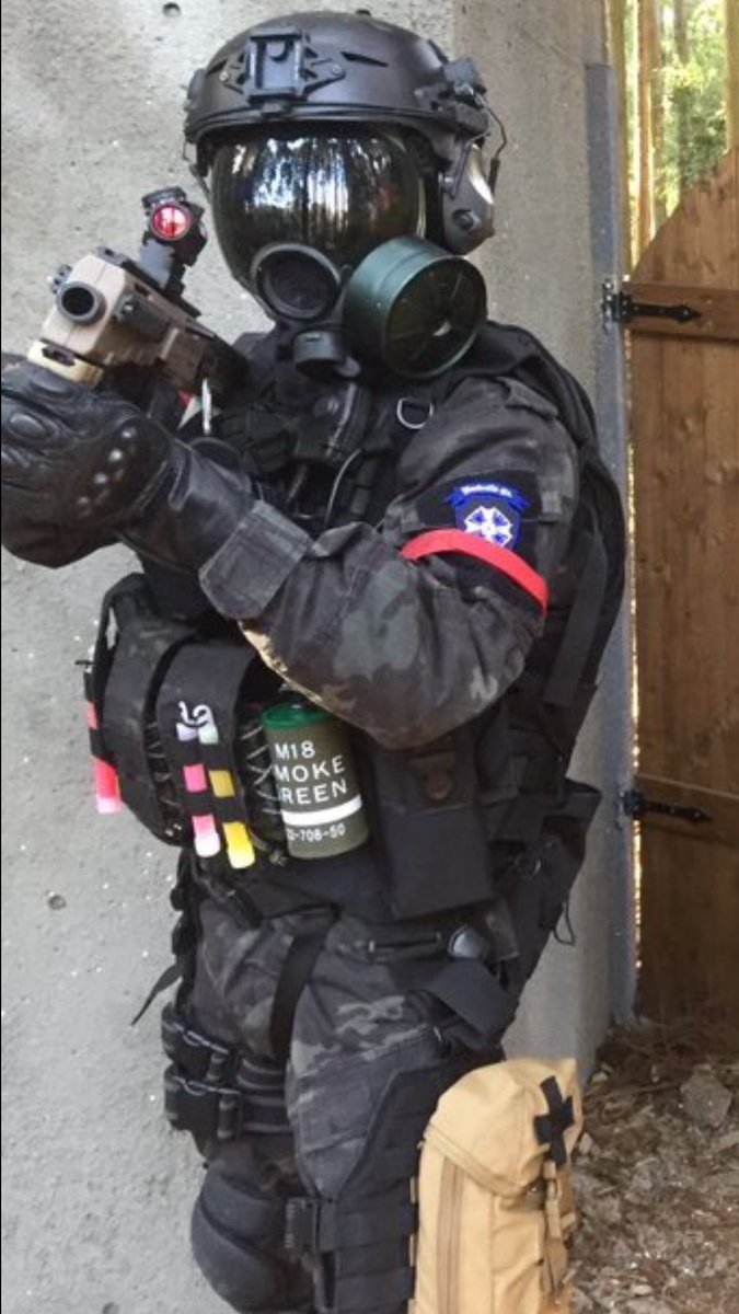 ベーコンフライ 超高速モルモット なりサバ 今回はバイオハザード7 Not A Heroのクリス レッドフィールドでやっておりました トールハンマーは間に合わなかったので グロッグカービンで代用