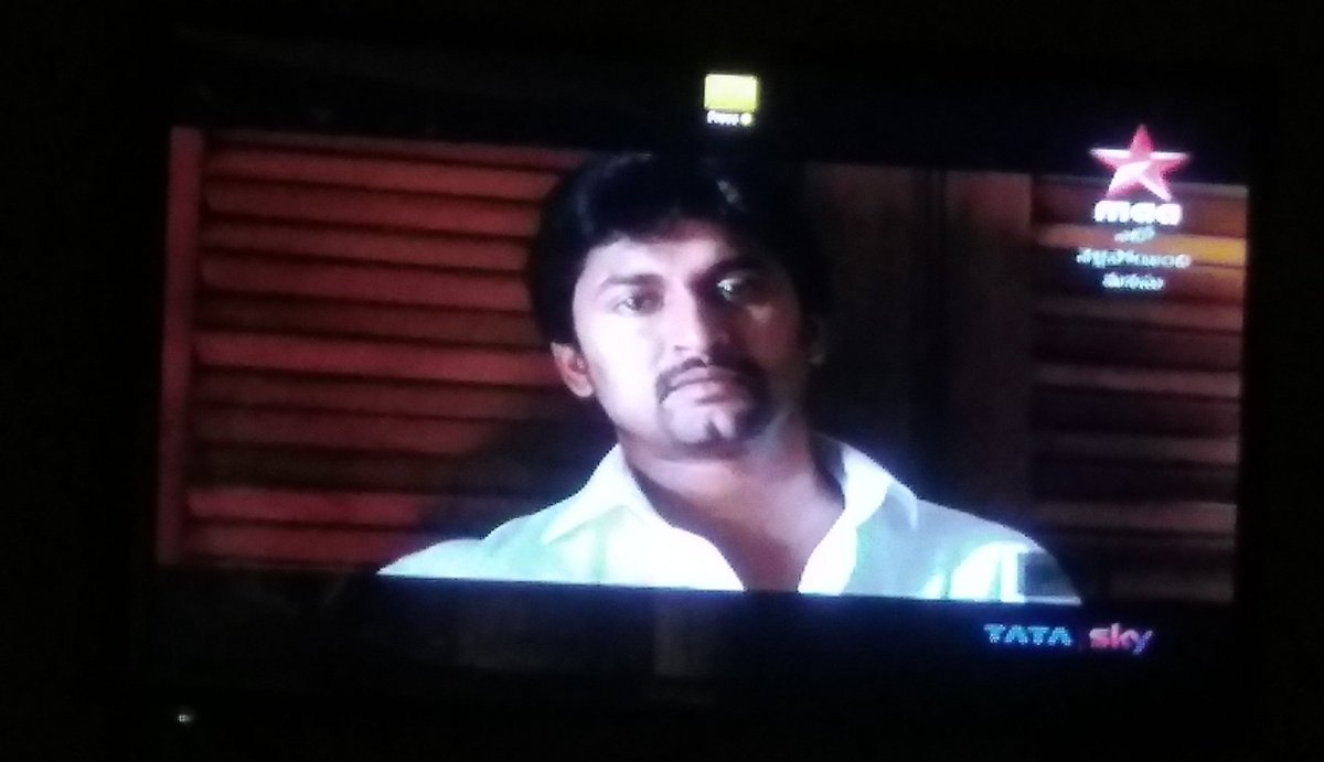 Keerthi_kittu11's tweet photo. And it's over😍😍
#YetoVellipoindiManasu

For me the whole movie is one side &amp; this one scene is one side❤ The way you express is so real Nani anna 😇 #VarunKrishna 
@NameisNani https://t.co/E7u6D5LoYe