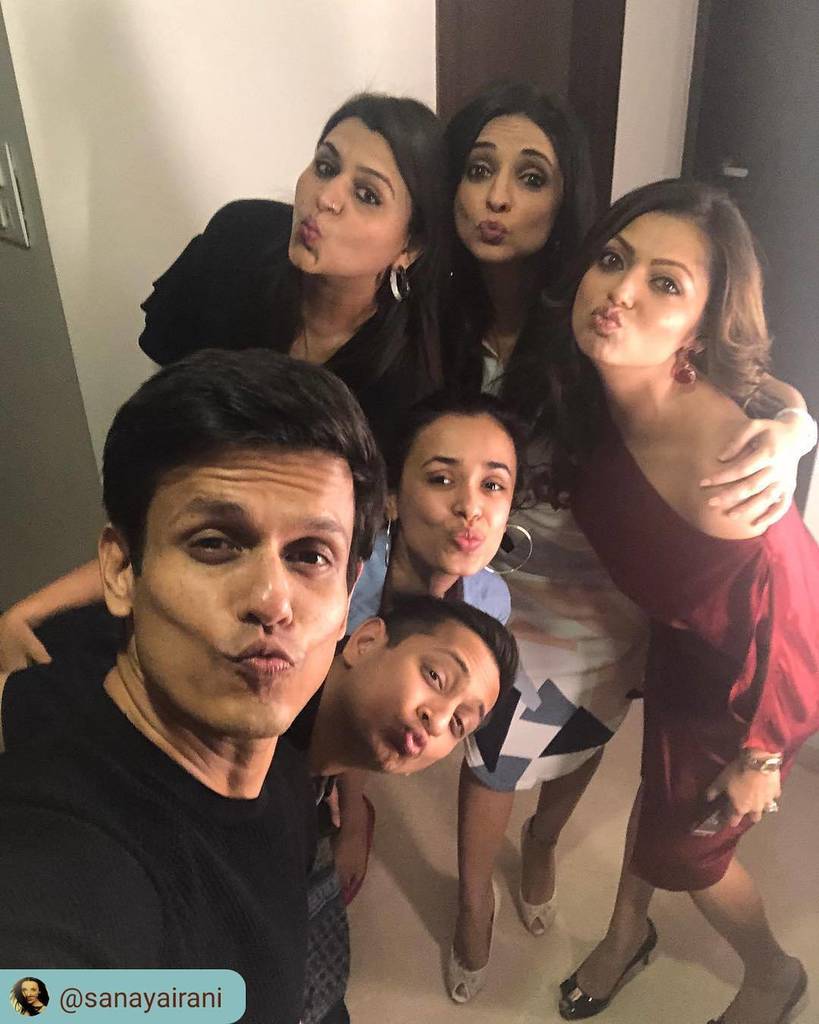 trendssanayaira's tweet photo. #pouters #sanayairani with bestie #drashtidhami #Repost @sanayairani https://t.co/fX0Fp1wVXH https://t.co/CaAACxW2DZ
