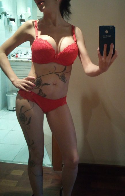 #Buenosdias y #FelizDomingo hoy fotito para calentar una ma&ntilde;ana tan fr&iacute;a mmmmm besitos https://t.co/<a href="/tag/buenosdias"class="tags">#Buenosdias</a><a href="/tag/felizdomingo"class="tags">#FelizDomingo</a>