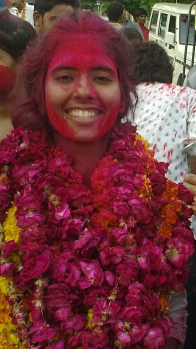 dimpybhati123's tweet photo. घनघोर अँधेरा एक तरफ,
छोटे से दीपक की रौशनी एक तरफ,
मुश्किलें कितनी भी हों, दीपक की तरह डटे रहो,
सफलता तुम्हारे कदम चूमेगी ll https://t.co/nLqWc0BqQV