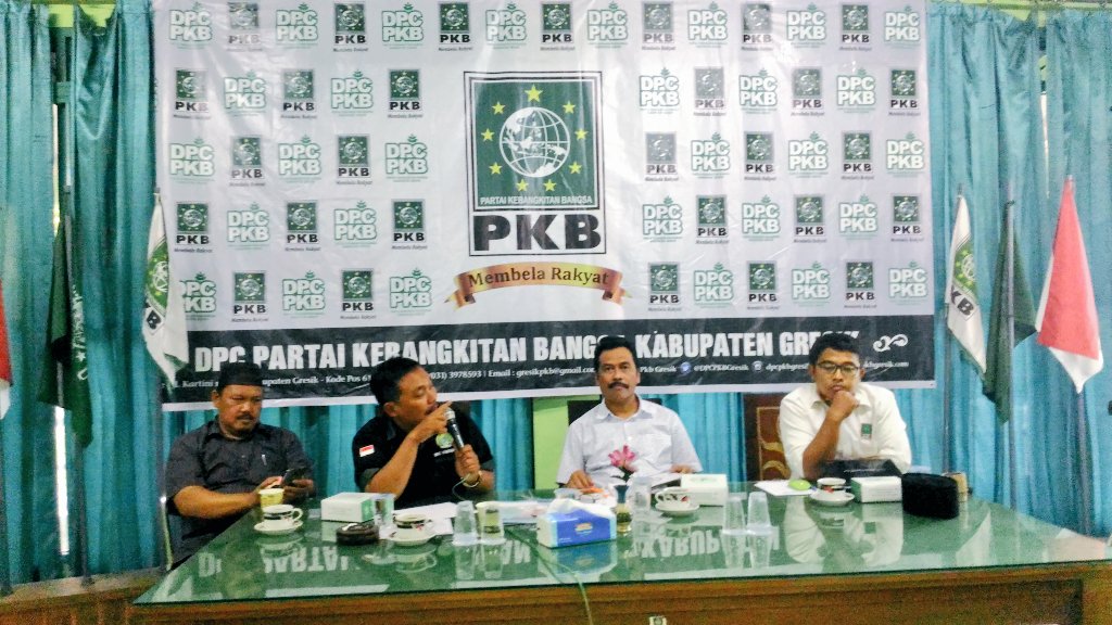 Ketua <a href="/LPP_PKBGresik/">LPP PKB Gresik</a> <a href="/HMQodir/">HM.abd.Qodir</a> memaparkan Persiapan Pemilu 2019 <a href="/DPCPKBGresik/">DPC PKB Gresik</a> . @LPPDPPPKB <a href="/DPP_PKB/">DPP PKB</a>