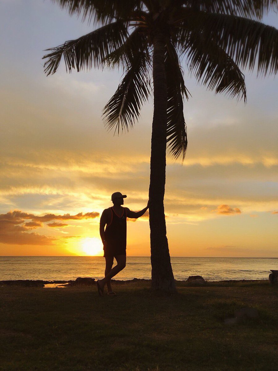 Ryuto_kaza's tweet photo. 少し遅くなりましたが…
明けましておめでとう御座います✨

in HAWAII

RYUTO https://t.co/qytRLwb9OO
