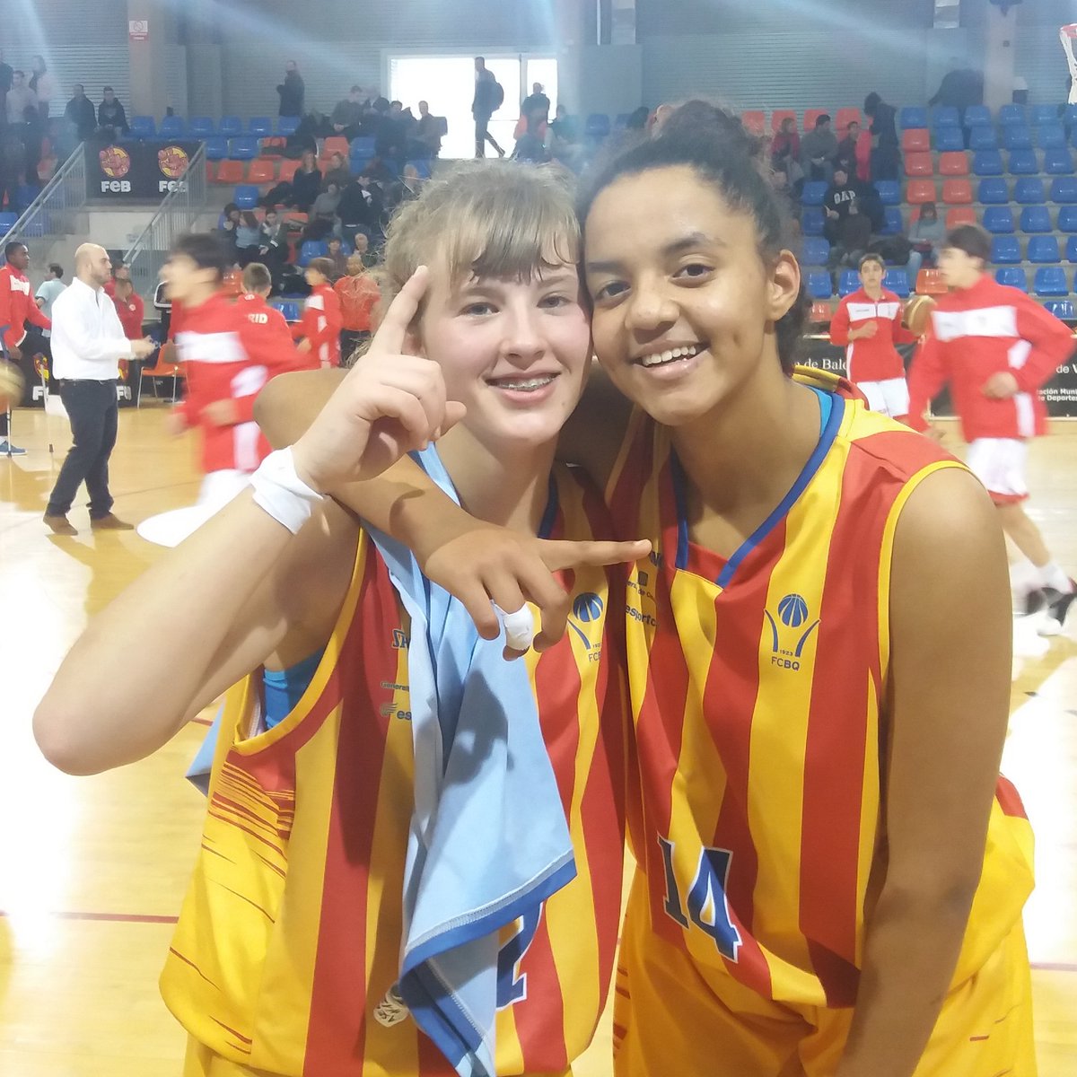 CNSBasquet's tweet photo. Marina i Joana campiones d'Espanya infantil amb la selecció catalana i amb un destacat paper. Felicitats equip i cos tècnic!!
#KDTINF2018 #somcnsabadell https://t.co/XFzOU1aaiv