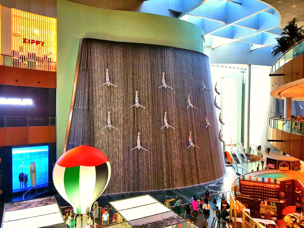 TextbookTourist's tweet photo. 📸🛍🇦🇪 Dubai Mall, Dubai, UAE #Dubai #DubaiMall #Waterfall https://t.co/ut25xKRsvi