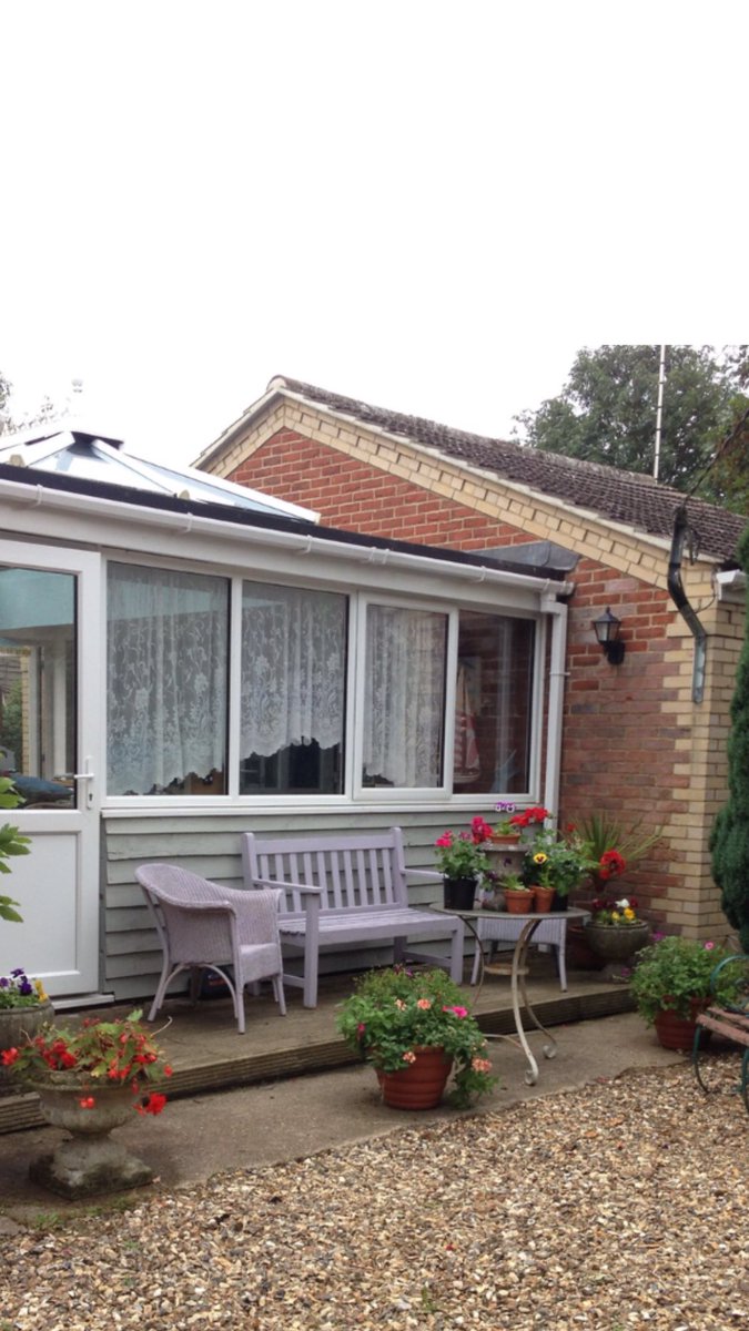 oldschoolswaff's tweet photo. Norfolk Hoildaycottage 2 king size ensuites hot tub sun trap🌞 https://t.co/FxoiRWrpmy