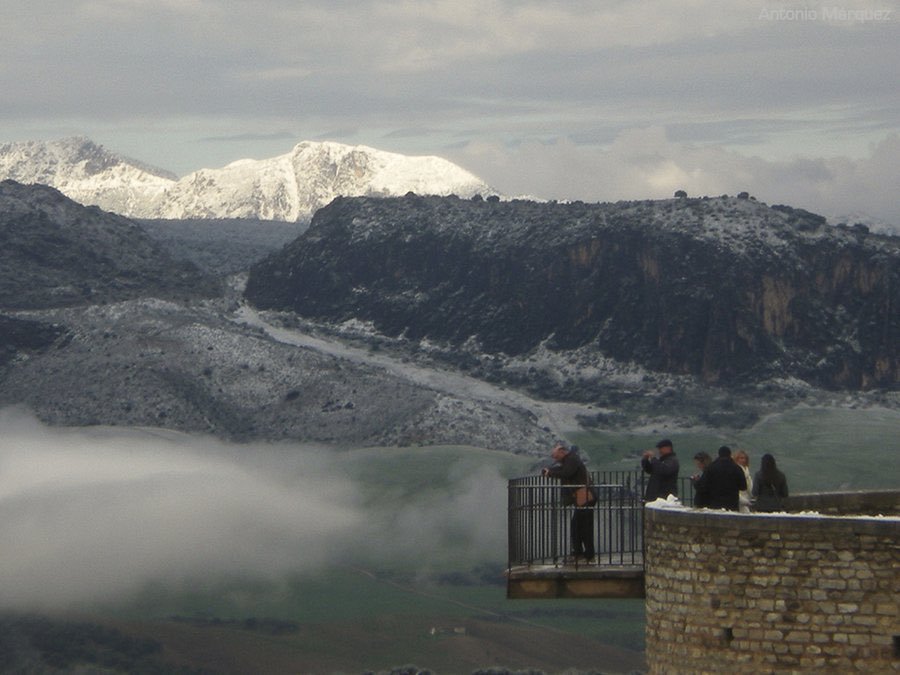 CyR_Actividades's tweet photo. Así lucía #Ronda ayer... ❄️🌨️☃️
Foto: @antonio8marquez 
#DíaDeReyes #Málaga #Nieve #Sierra #Pueblos #CyR_Actividades https://t.co/gQqVdBg69D