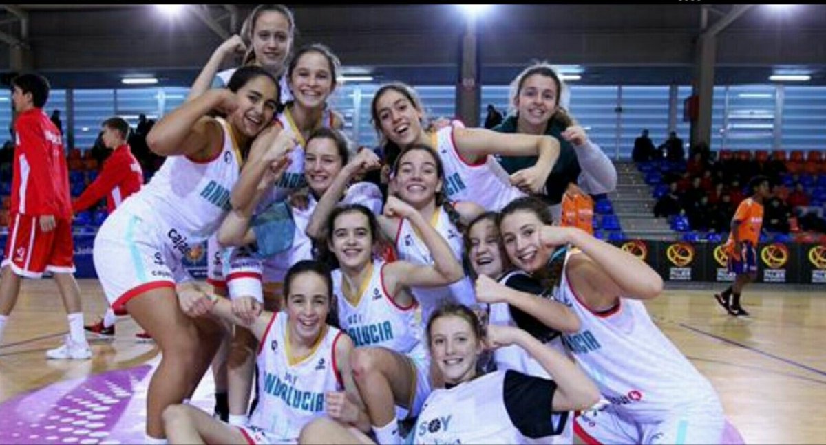 pedrojnt's tweet photo. La #marabunta Andaluza se cuelga una plata que brilla casi tanto como nuestras campeonas. Gemma Núñez @adaba_basket vuelve con otra medalla al cuello de los #KDTINF2018. Enhorabuena a este equipazo!!!!! https://t.co/sTSRdZX0AV