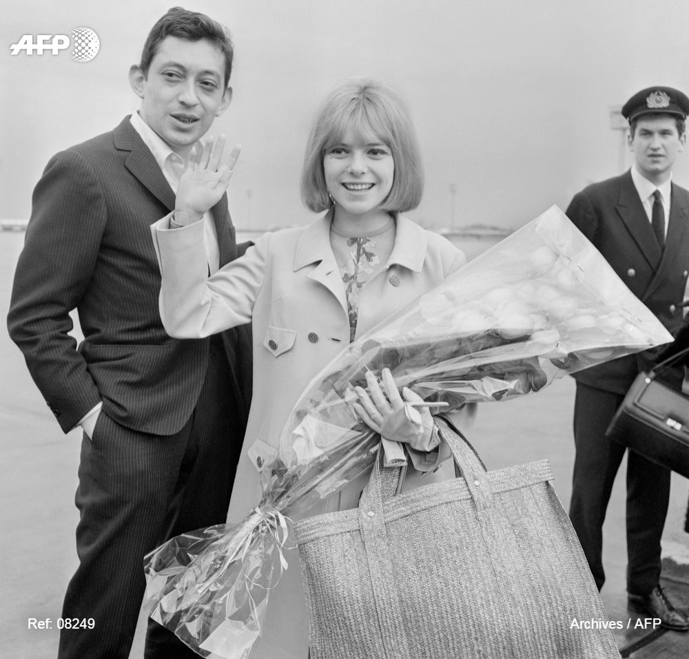 afpfr's tweet photo. France Gall, aux côtés de Serge Gainsbourg le 21 mars 1965. La jeune chanteuse a remporté, la veille, le Grand Prix eurovision de la Chanson 1965 en représentant le Luxembourg, avec une chanson de Serge Gainsbourg "Poupée de cire poupée de son" #AFP https://t.co/UbYGjuiq2K
