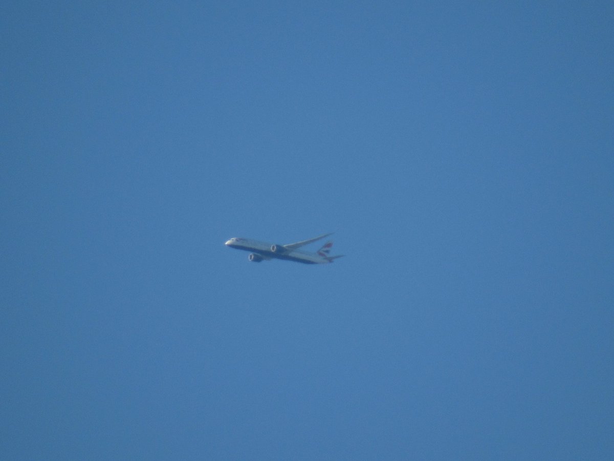 ian_bill67's tweet photo. BA102 @britishAirways YYC-LHR fl140 over Milton Keynes G-ZBKB Close but no cigar @ashleyflynn #aviation #planes #planespotting #contails #aviationgeek #canon #sx530hs #avgeek #Boeing #7879 #dreamliner #lunar #moon https://t.co/gFxFjm41Xz