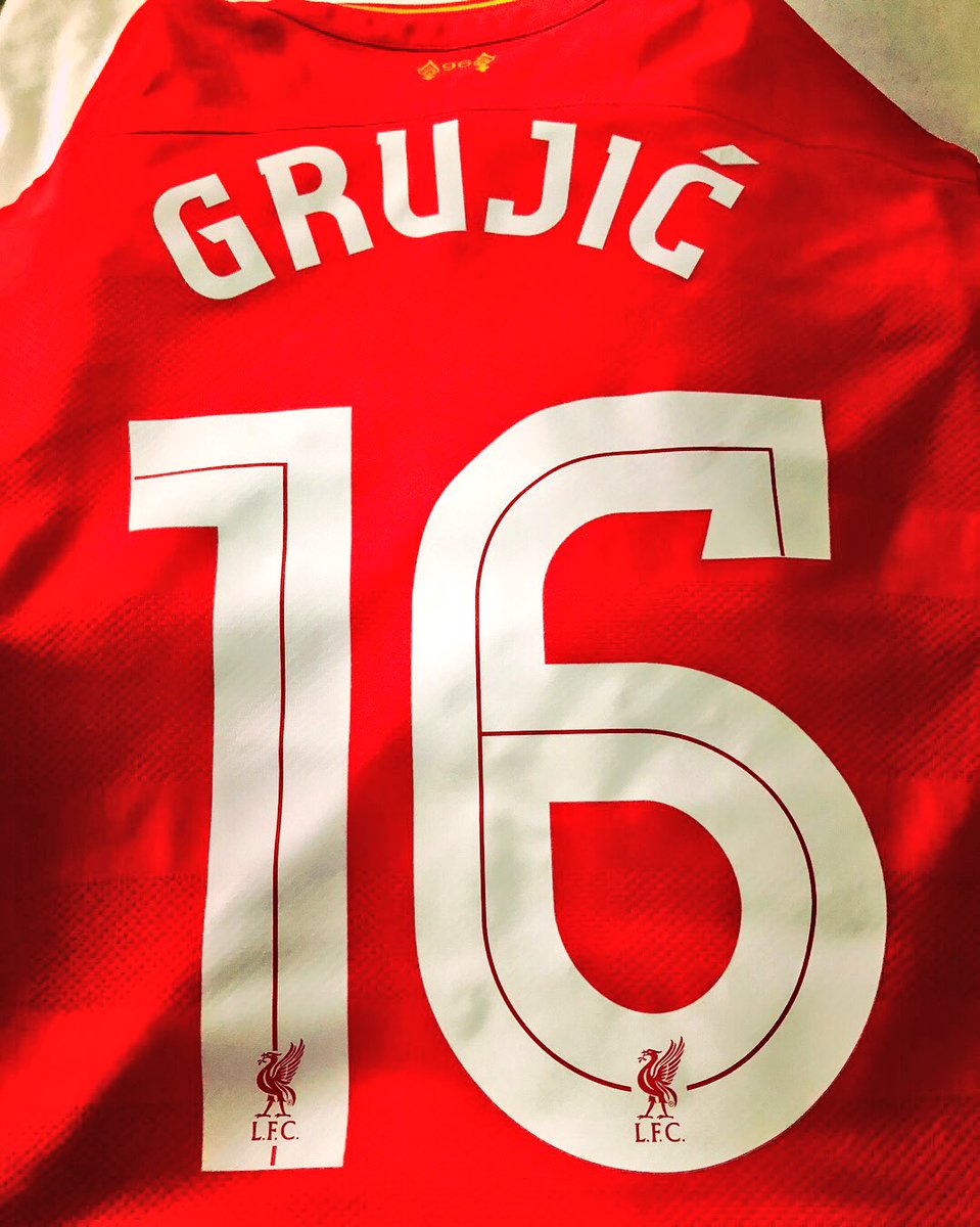 sophieclemens_x's tweet photo. So it might be a year late but I finally managed to pick up @grujicmarko shirt from @LFC fa cup game against @Only1Argyle thanks to @Billywhite264 ⚽️❤️💚 actually smells of aftershave too 👀 going up on my wall! #lfc #pafc #facup2017 https://t.co/blRXZN4SQk