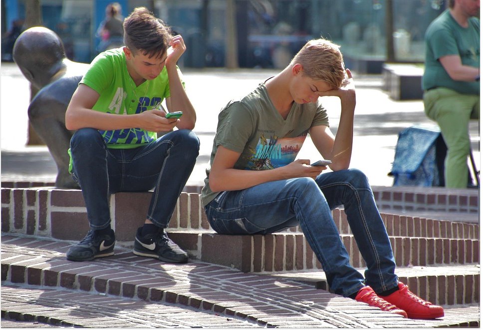 PhysioMeScience's tweet photo. NO association between text neck and neck pain in 18–21-year-old young adults: The findings challenge the belief that neck posture during mobile phone texting is associated to the growing prevalence of neck pain!!!👇👇👇🙏
https://t.co/G17wdkmRig https://t.co/bWH8Wen1xp
