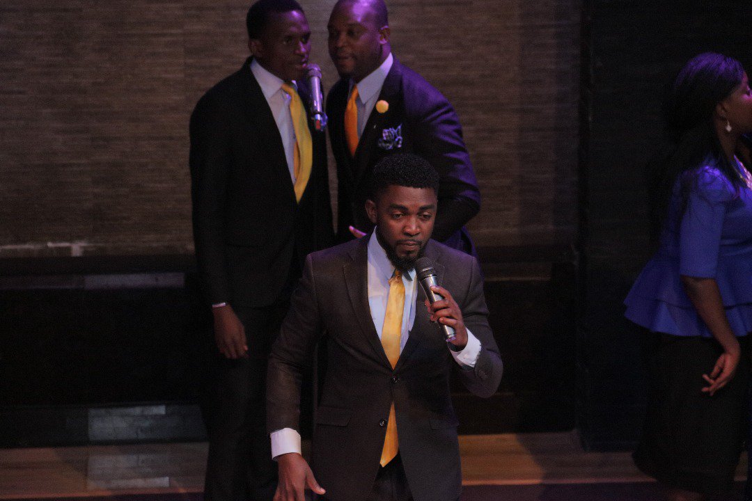 SummitAbuja's tweet photo. ♫While I’m waiting I’m getting stronger
My faith is rising, and I will run on
While I’m waiting I’m lifting up on wings as eagles
I believe, I will trust in You♫

#TheEncounter 
#SundayService 
#360Degrees 
#WhileIamWaiting https://t.co/xs0YmcsxKn