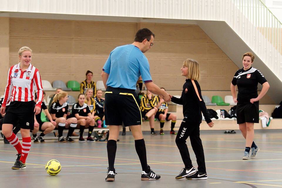 LadiesFutsal14's tweet photo. ➵⚽🎶❤︎ 

Terugkijken op 'n mooi vrouwenzaalvoetbal feestje ...
5th | The LPSTCK Music Edition 👄🎶💄

Mooie wedstrijden met dé uiteindelijke finale tussen FC Stien (Amsterdam) en SSS Klaaswaal: 1-2

Beste Speelster: Stef Valk
Talent: Laura Vierhout
Keepster: Agnita Nouwen https://t.co/DrDMlwBZkP