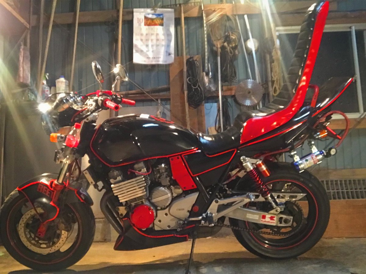 超特価】 美品 XJR400 赤黒 3段シート 三段 シート - abacus-rh.com