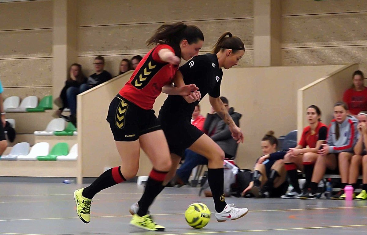 LadiesFutsal14's tweet photo. ➵⚽🎶❤︎ 

Terugkijken op 'n mooi vrouwenzaalvoetbal feestje ...
5th | The LPSTCK Music Edition 👄🎶💄

Mooie wedstrijden met dé uiteindelijke finale tussen FC Stien (Amsterdam) en SSS Klaaswaal: 1-2

Beste Speelster: Stef Valk
Talent: Laura Vierhout
Keepster: Agnita Nouwen https://t.co/DrDMlwBZkP