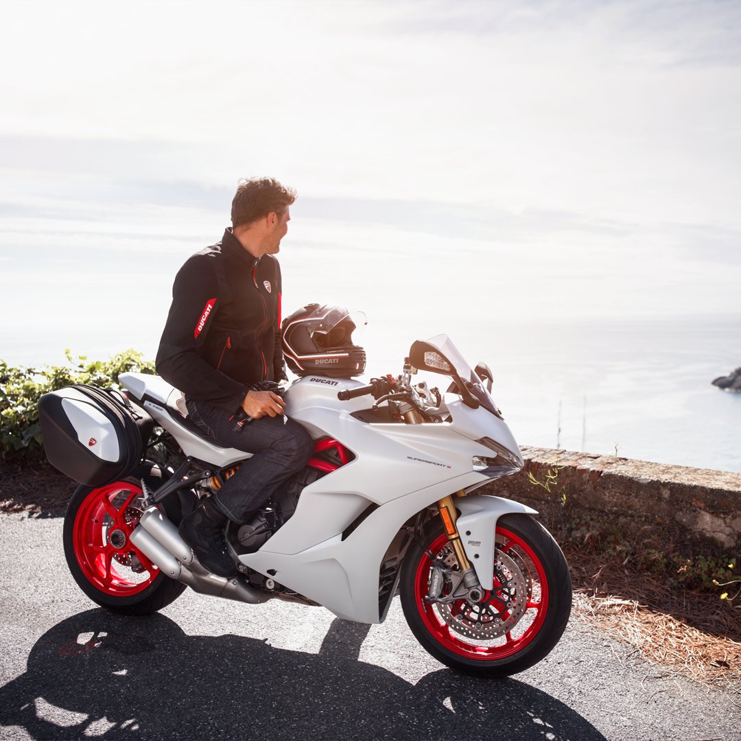 DucatiMotor's tweet photo. Eye-catching, fun and versatile, the #SuperSport is a sport-road bike that, wherever it is ridden, channels the energy and excitement of sport riding. Find out more: https://t.co/uO1TYk15NQ #Ducati https://t.co/KAYqILi5WE
