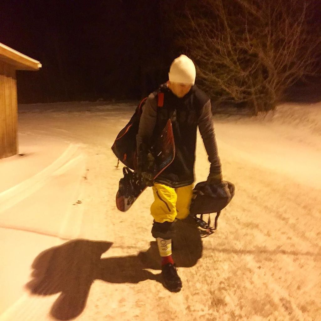 StuckInOhio's tweet photo. cheers to those who hit that early grind Monday thru Friday so they can afford to hit that “even earlier” grind Saturday and Sunday. Kill it out there today.! #ShredLife
📱... @jabbey29
#StuckInOhio @kissingbridge @theskichalet #QtipKen #KBpowDay #Sendit https://t.co/mqZCtc8v3W