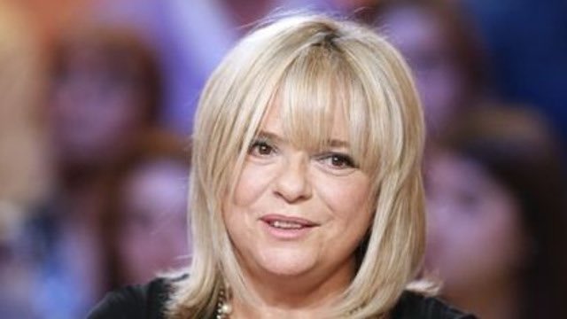 fabrandanne's tweet photo. France Gall est décédée ce matin. Elle avait mis fin à sa carrière de chanteuse il y a une vingtaine d’année mais ses chansons n’on jamais cessé d’être la BO de notre vie. Elles le seront encore demain. https://t.co/5YAPS52o0q https://t.co/5HCyTPK01a