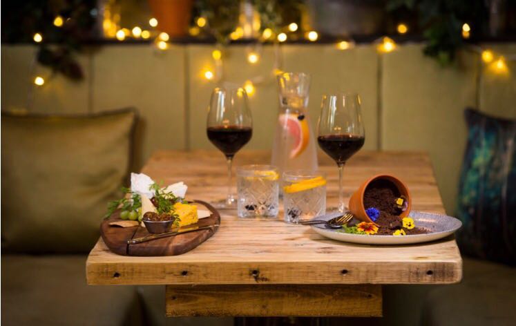 AllotmentBirk's tweet photo. Stuck for something to do today, then come join us for a belting Sunday roast served from 1pm #Sundayroast #AllotmentBirkdale #Relax https://t.co/WYsmTUMFzW