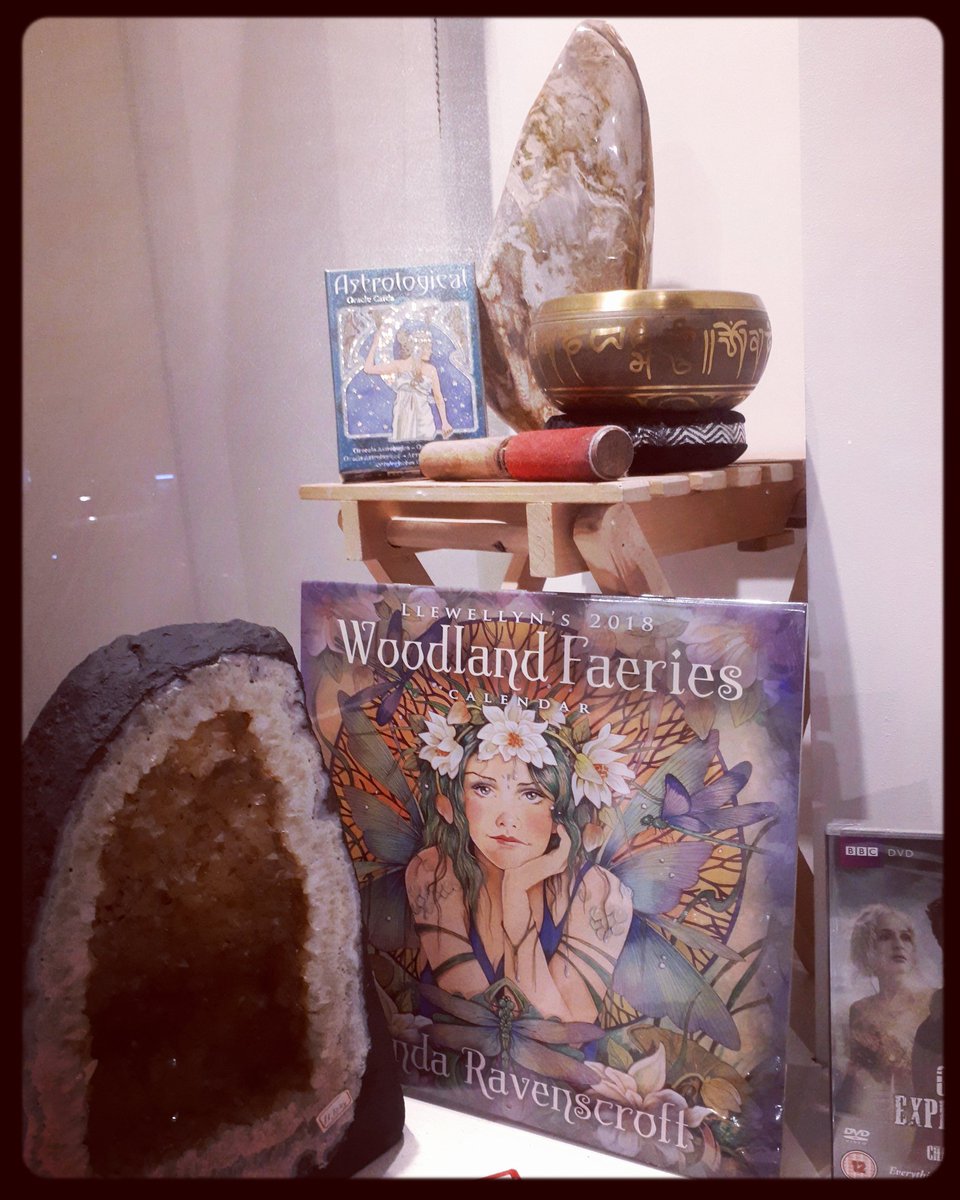 ChingfordBooks's tweet photo. If you love faeries, unicorns, dragons etc.. we still have some calendars with 10% off at the moment.. incl. 1 last Lynda Ravenscroft Faeries 2018 calendar as seen here.
😊 #Chingford #JosBookshop #MagicOfTheBookshop #LocalShops #ShopSmallWhereYouCan #PopToTheShop ❤📚 https://t.co/voLLVwXQJr