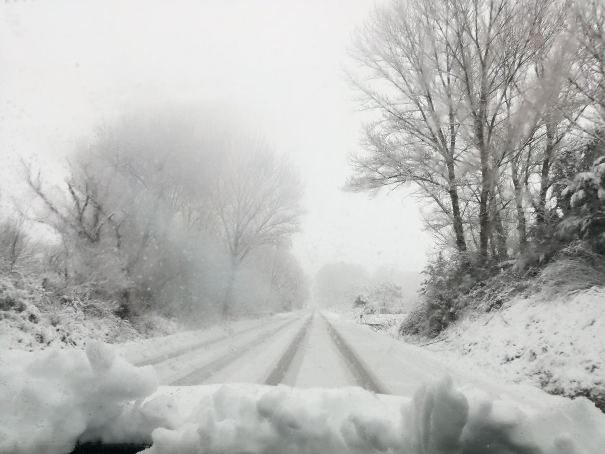 CuetoContinuo's tweet photo. Ayer hablando de la pertinaz sequía... Hoy del empacho de nieve... Y mañana deseando a ver si llueve y no hiela... Buen viaje a todos los carreteros!!! https://t.co/R5CEb4xvuq