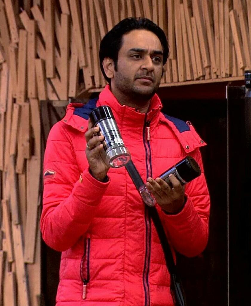 _tasnimporijol_'s tweet photo. RT IF YOU LOVED WHEN HE TOOK CRITICISM OF HMS STILL HE DIDNT STOP HIMSELF FROM PERFORMING THE SECRET TASK FOR THEM 

VIKAS DESERVES THE WIN https://t.co/BpfrHmBR59