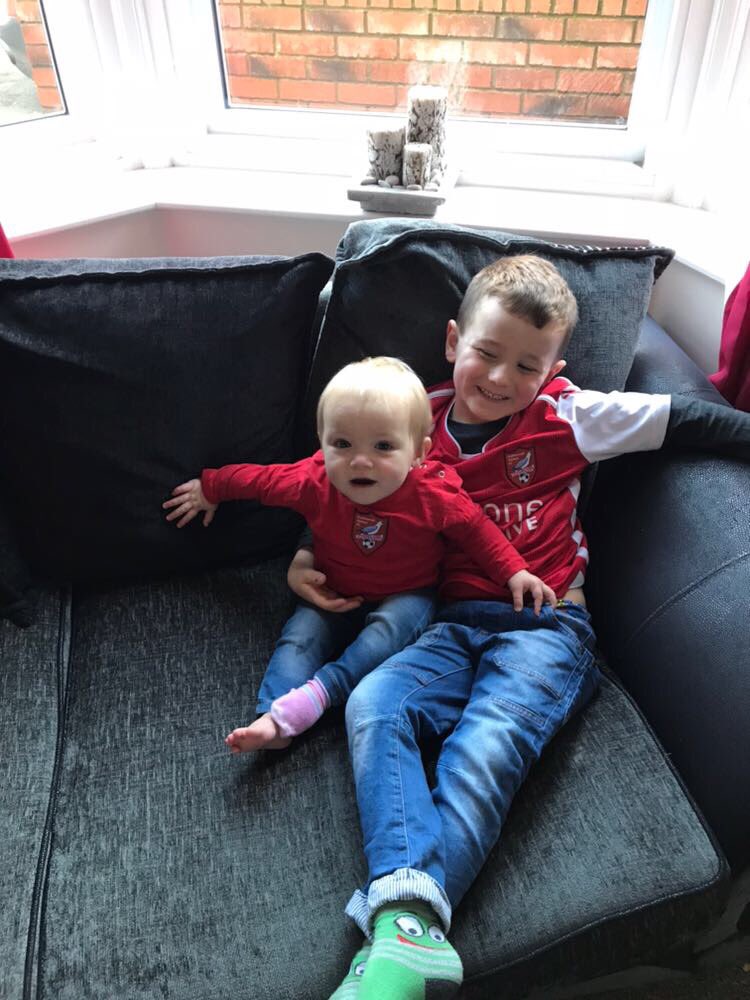 MiniSeadog's tweet photo. I found myself a new little apprentice ❤️ she’s not quite ready for score predictions yet, but it won’t be long 😂 #MiniSeadog #BabySeadog @safc https://t.co/mzgQvVhWLh
