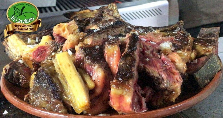 sidreriaelllavi's tweet photo. Al mal tiempo, buena cara. Como la que se le pone a quienes nos visitan cuando les servimos una parrillada mixta de marisco y pescado, o un buen chuletón de carne Alta Selección. Hoy, además, Supermenú de domingo (también para llevar). #Llavianu #Gijón #Parrilladas #CarneSelecta https://t.co/rvq4HD2WQf