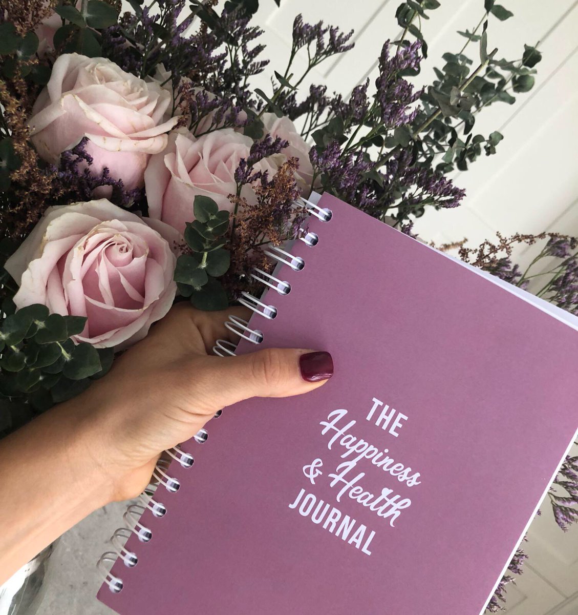 RWLfitness's tweet photo. #NoteToSelf...New Years resolution: Be healthier &amp; happier in who I am. Happiness &amp; Health journal designed to help you to motivate yourself, identify things to be thankful for each week and steer you towards your goals 👉🏽 https://t.co/76gAIcRgW0
#2018sorted #strongthertogether https://t.co/nYpAMCGHJw