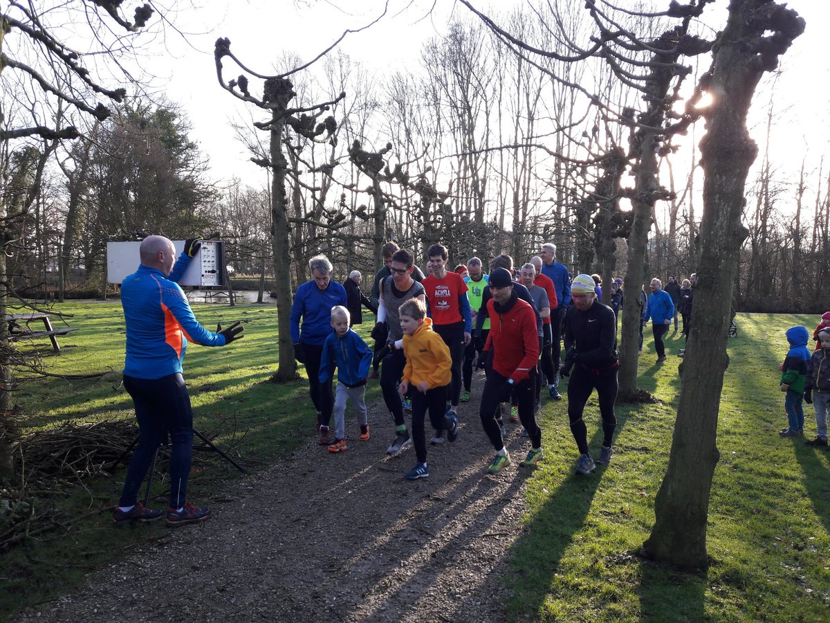 LoopgroepBunnik's tweet photo. Record aantal lopers bij een zeer gezellige Snertloop. https://t.co/Xi1UwVW9Ha