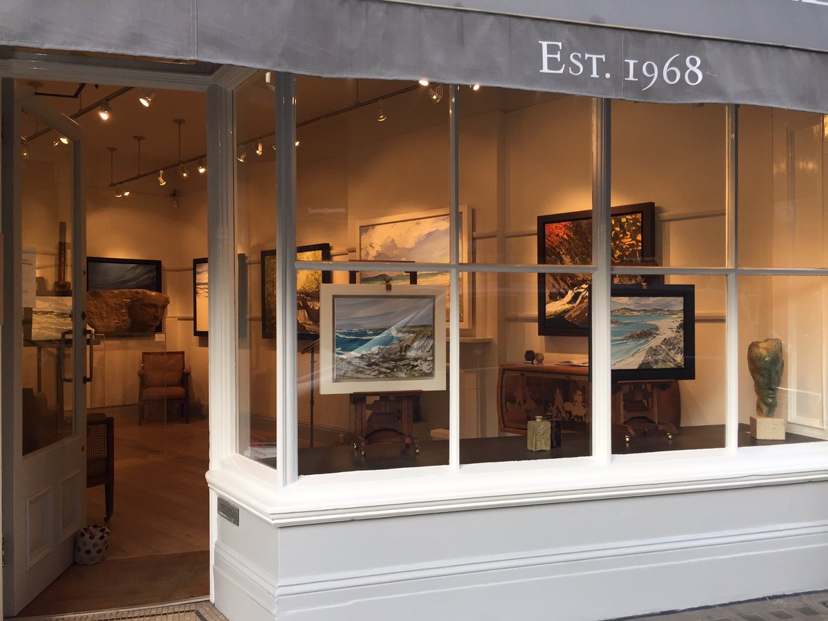 thackeraygall's tweet photo. Starting to feel the excitement for Matthew Snowden's exhibition. Hanging underway. #outeredges #thackeray50 #anniversaryyear @Matthew1Snowden @thackeraygall https://t.co/5jCiVu1ExA