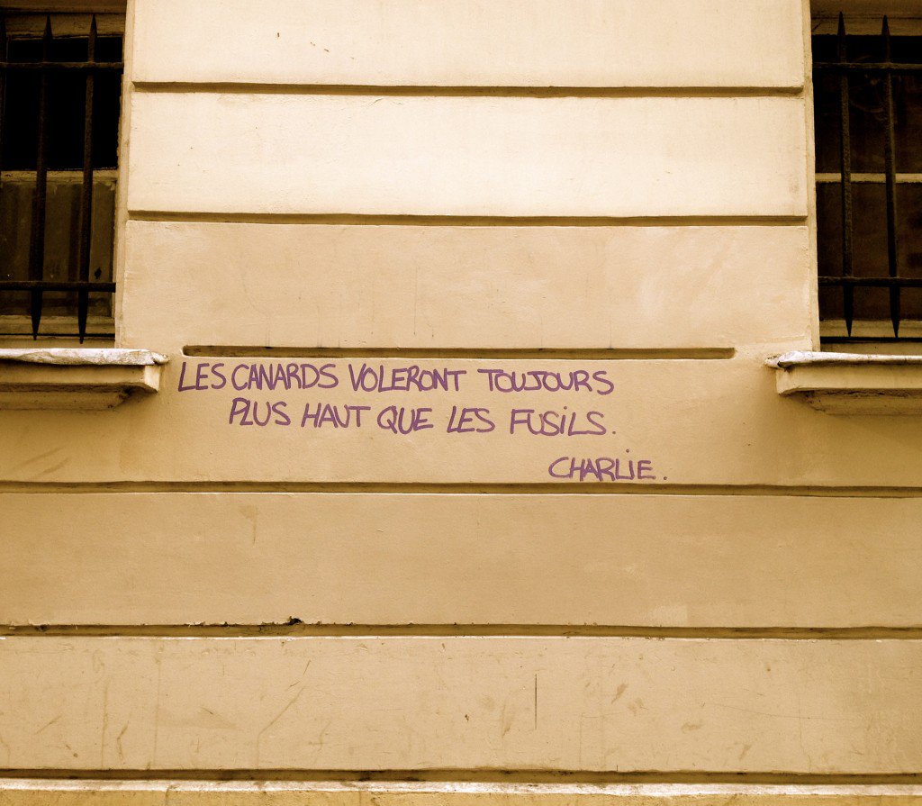 ClaraSchmelck's tweet photo. [Reportage] : Mercredi 7 janvier, 12h ... https://t.co/4xU7SCGqrR #JeSuisCharlie #7janvier2015 #Liberté https://t.co/SNUCICcv23