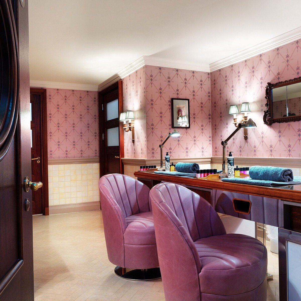 Need a January spruce? Pop down to see us at Cheeky nails and we’ll have you looking 💅🏼 in no time. <a href="/URCHEEKY/">URCHEEKY</a> #TheNed #URCheeky

goo.gl/dzXvpb